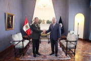 JOSÉ LUIS LECAROS RECIBE VISITA PROTOCOLAR DE COMANDANTE GENERAL DEL EJÉRCITO